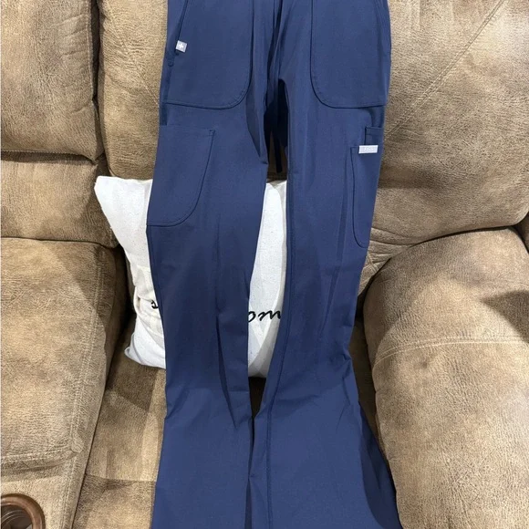 FIGS women's Navy High Waisted Seville Flare - ScrubLegging TM - XS - Picture 2 of 3